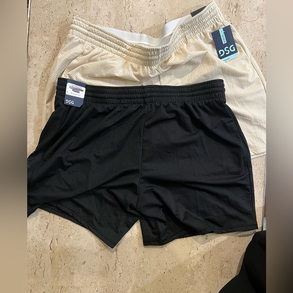 DSG 2 Pairs Women's 7" Shorts Size XL Beige Sand & Black Mesh, Relaxed - Picture 2 of 4